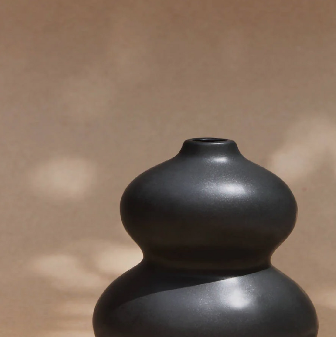 Mini Olio Vase in Black or Ivory