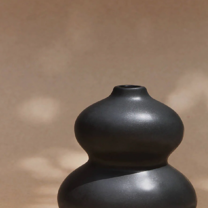 Mini Olio Vase in Black or Ivory