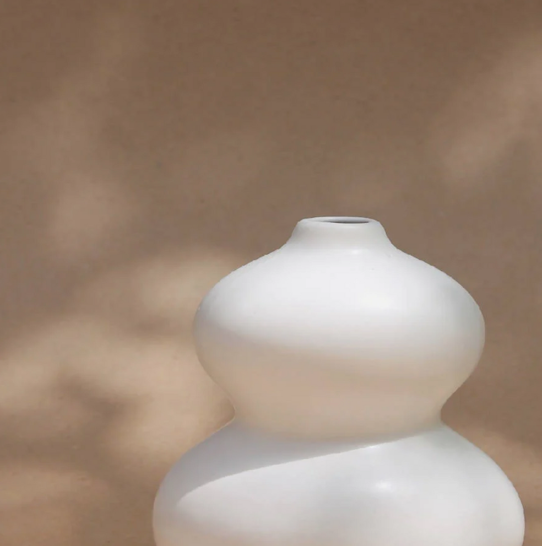 Mini Olio Vase in Black or Ivory