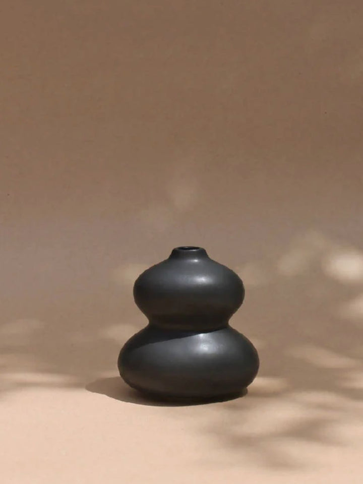 Mini Olio Vase in Black or Ivory