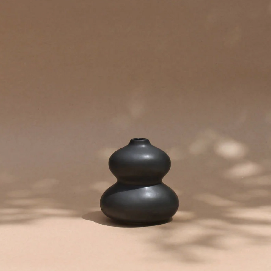 Mini Olio Vase in Black or Ivory